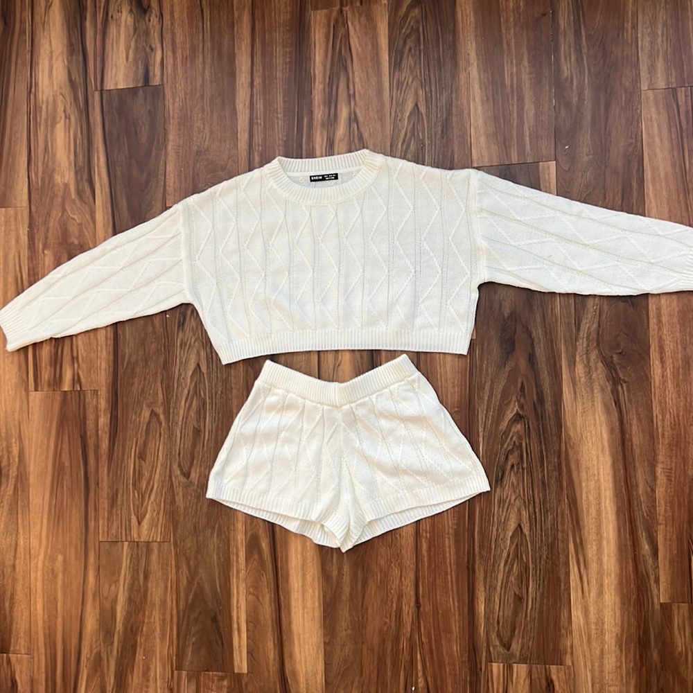 SHEIN Sweater Shorts Set